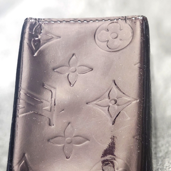 LOUIS VUITTON 2010 Monogram Burgundy Vernis 4 Key Holder - Picture 10 of 13